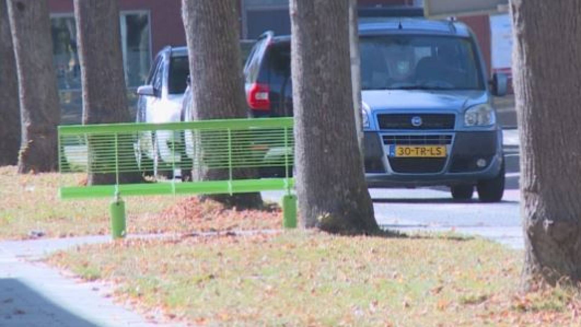 Herkenbare groene bankjes op dementievriendelijke looproute in Dronten