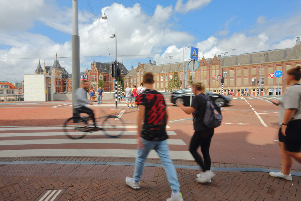 Oversteken amsterdam